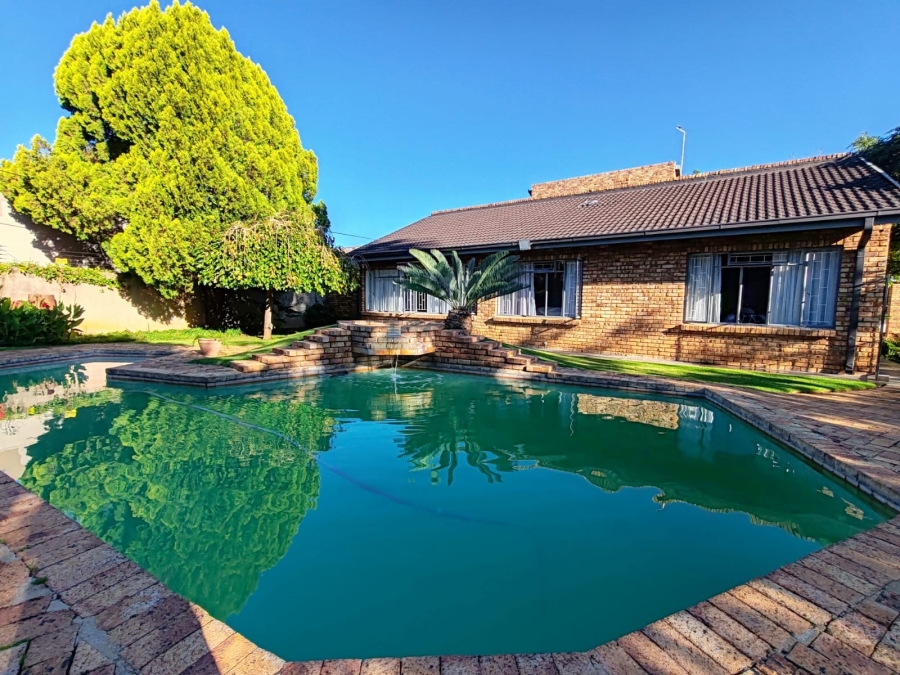 5 Bedroom Property for Sale in Grimbeeck Park North West